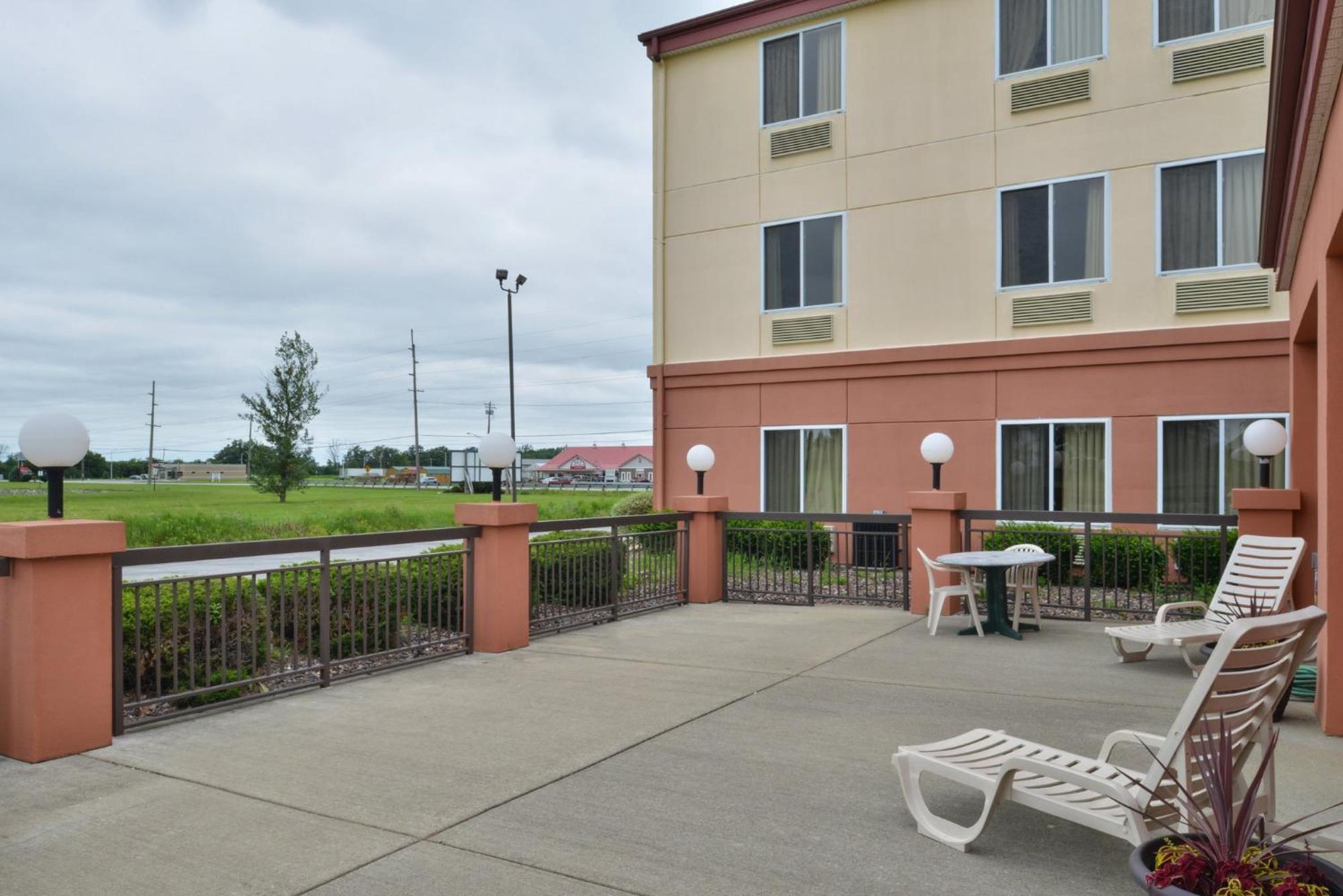 Red Roof Inn Clyde Esterno foto